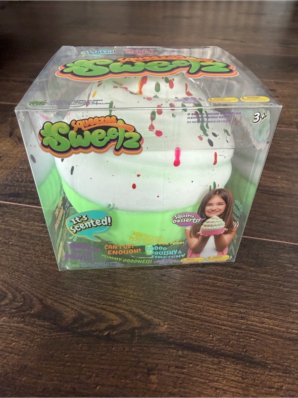 Squeeze Sweetz Scented Squishy Dessert Toy - White & Lime Green